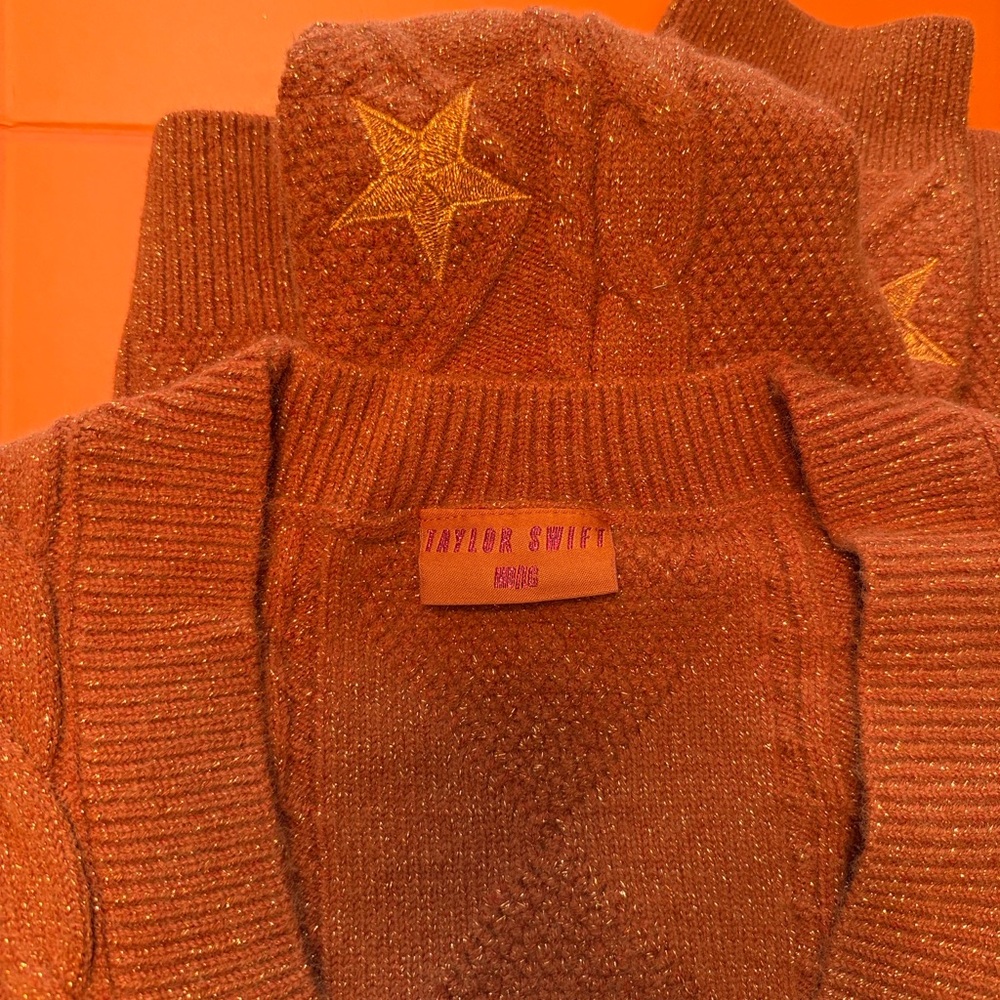 Taylor Swift Orange Cable Knit Cardigan - Picture 6 of 6